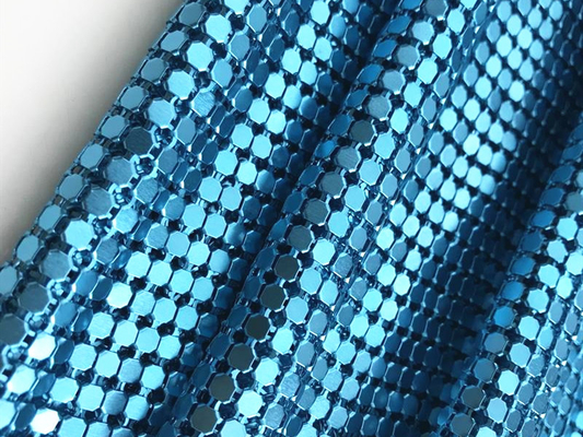 Λαμπρό μπλε αργιλίου cOem μετάλλων τσεκιών πλέγματος αλυσίδων ταχυδρομείου τραπεζομάντιλο τσεκιών υφάσματος μεταλλικό